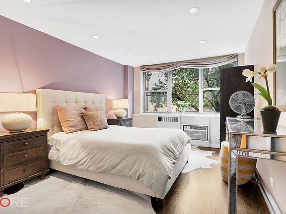 4th image of 32 Gramercy Park S APT 2J