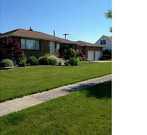 3rd image of 20 Nadine Dr