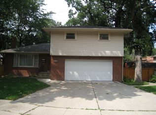 8708 Circle Dr, Brookfield, IL 60513