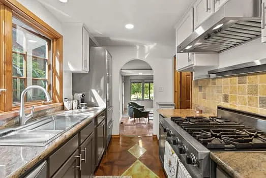 1 bed, 1000 sqft, $2,200 — Photo 2