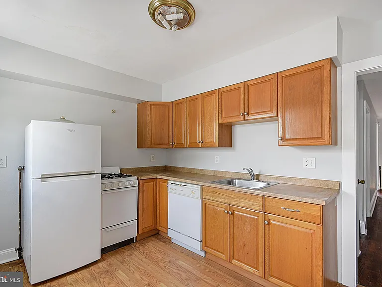 2411 W Darby Rd #2 — Photo 1