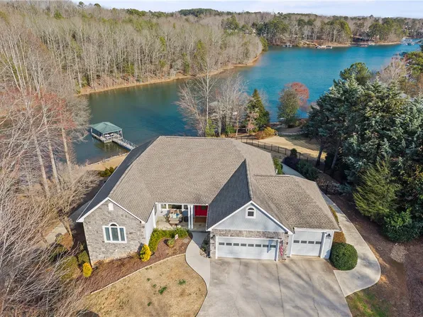 307 Stardust Ln, Seneca, SC 29672