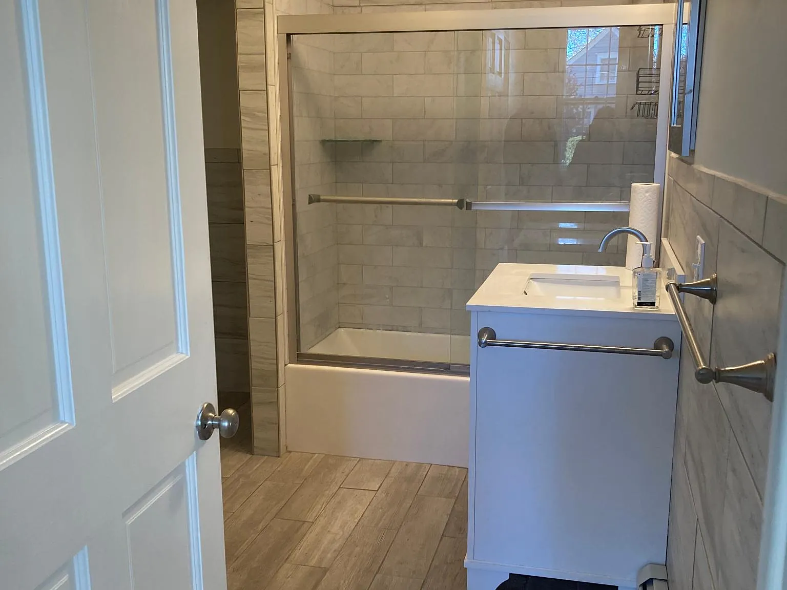 2 bed, 1200 sqft, $3,000 — Photo 2