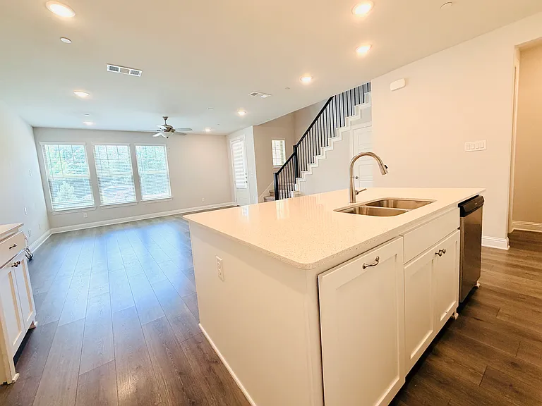 1924 McClane Dr — Photo 6