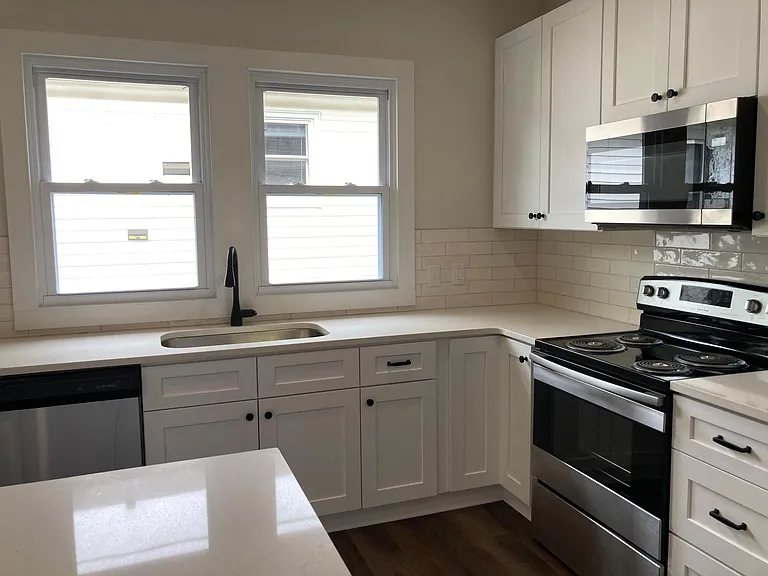 37 Douglas Ave NW — Photo 3
