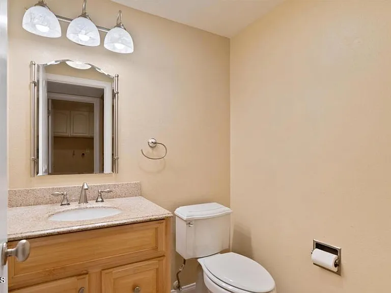 447 Santa Barbara Cir — Photo 7