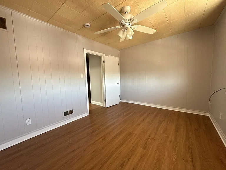 333 N Grantley St — Photo 15
