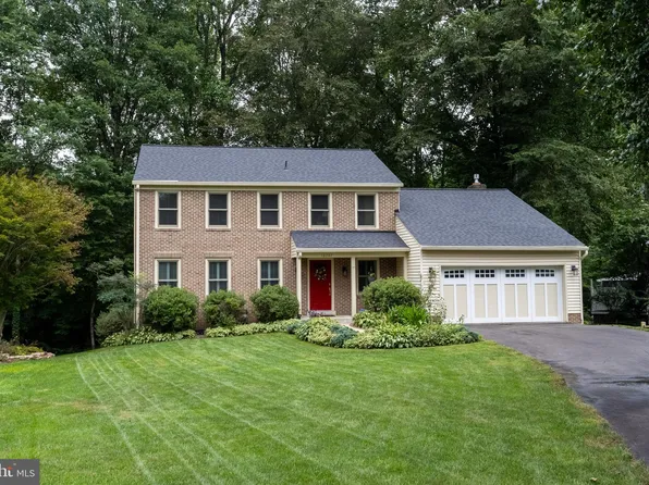 10707 Paynes Church Dr, Fairfax, VA 22032