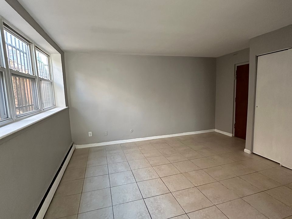 2nd image of 36 Smith St APT 1C