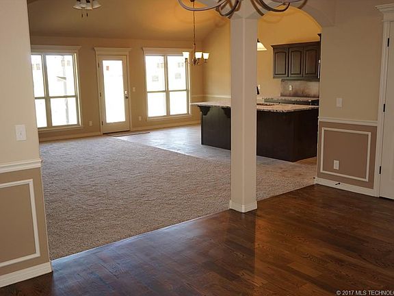3rd image of 8104 N 76th Ave E
