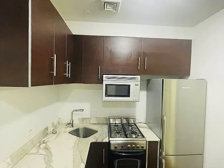 349 E 10th St #3RR — Photo 8