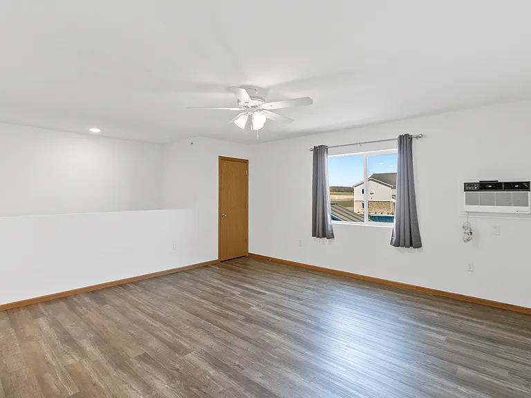 1450 Peterson Dr #305 — Photo 4