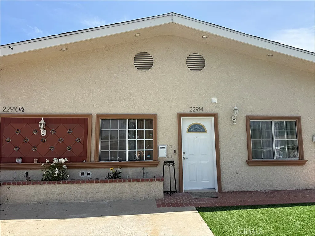 2 bed, 586 sqft, $3,000 — Photo 2