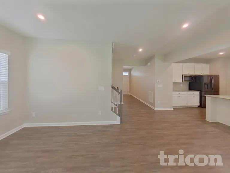 1302 Harkey Creek Dr — Photo 2