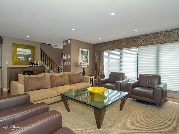 2nd image of 35 Acorn Ponds Dr