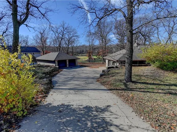 8044 Rock Creek Dr, Ozawkie, KS 66070