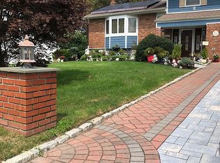 469 Everdell Ave, West Islip, NY 11795