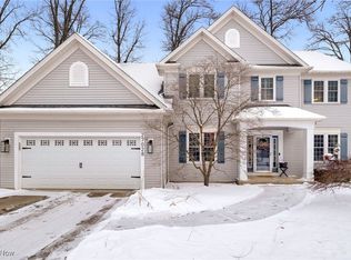 27028 Waterside Dr, Olmsted Falls, OH 44138