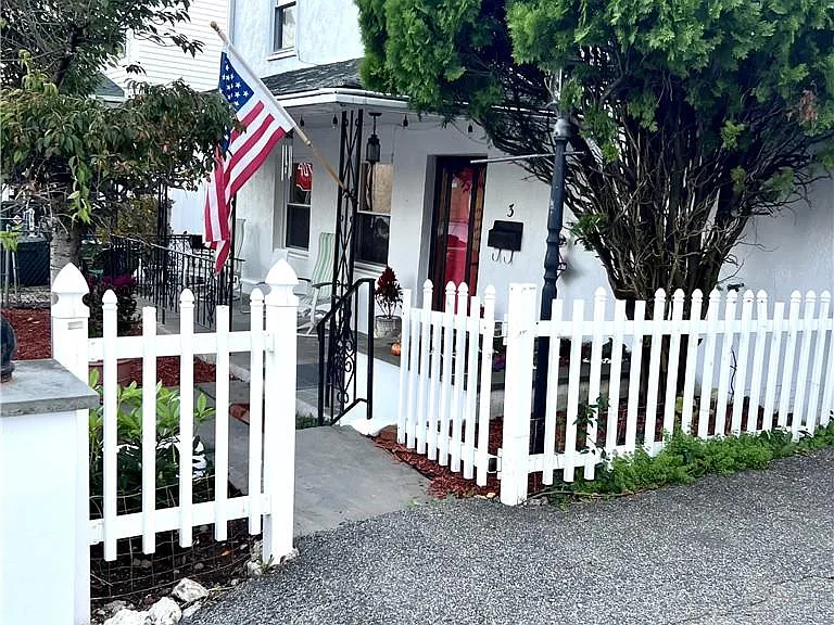 3 Muller Ave — Photo 1