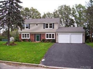 52 Hargrove Dr, Stony Brook, NY 11790