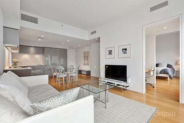 Sold by Elegran | media 20