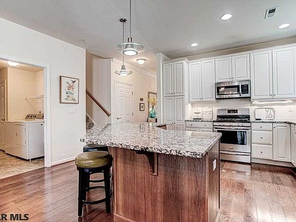 4th image of 146 Plymouth Cir