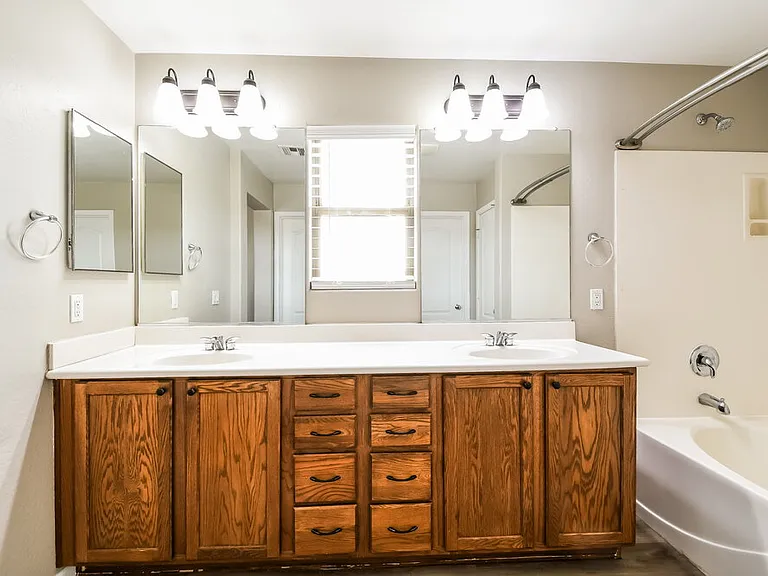 2707 E Bart St — Photo 13