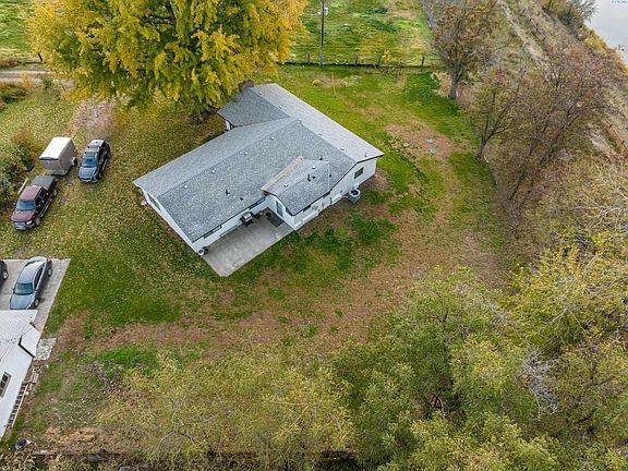 3rd image of 1182 W Sunset Dr
