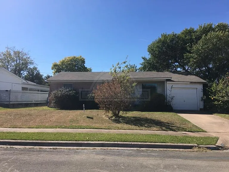 310 Prather Dr — Photo 1