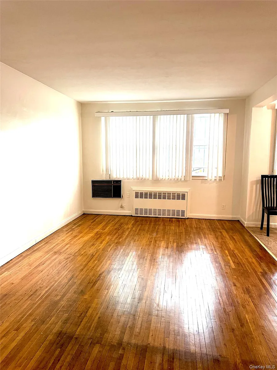 Building Photo - 1030 E 57th St #1