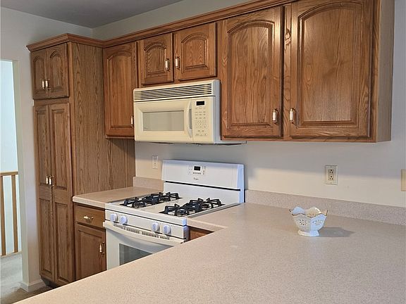 4th image of 130 McDermott Rd