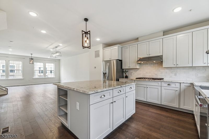 1st image of 4 Braeburn Ct #404