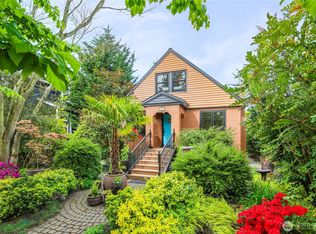 9027 37th Ave SW, Seattle, WA 98126