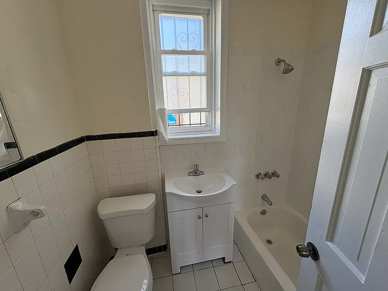 31 Florida Ave #1R — Photo 6