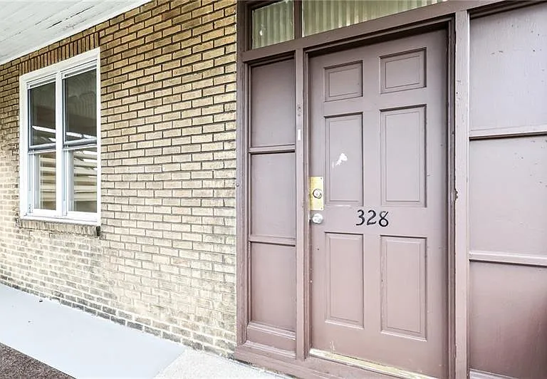 328 James St — Photo 5
