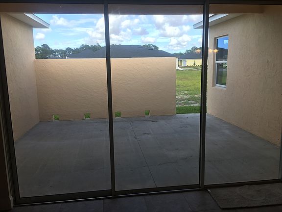 5th image of 3362 Torre Blvd