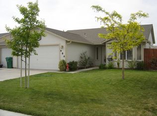 686 Jennys Ln, Fernley, NV 89408