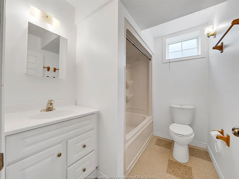 2929 Donnelly St — Photo 31