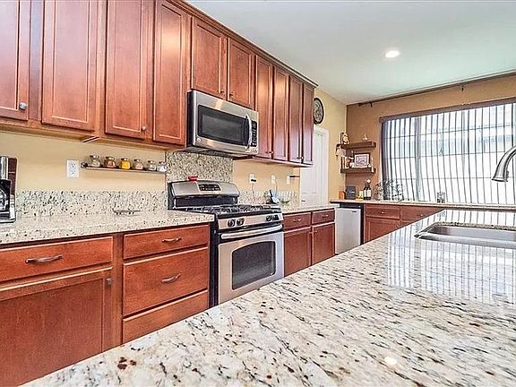 4th image of 4107 Grand Fir Ln
