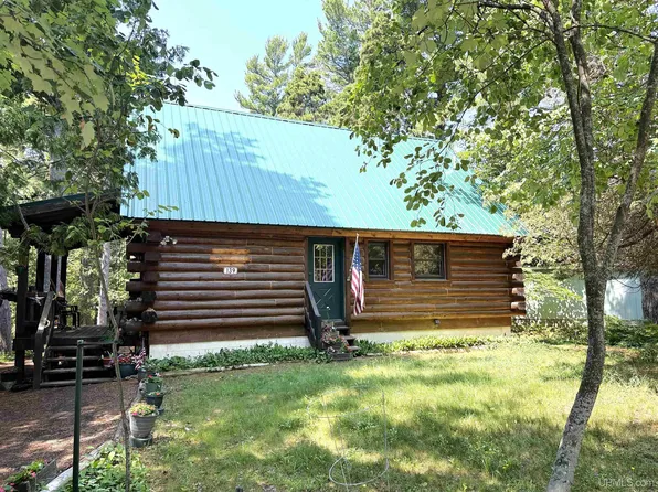 139 6th St, Eagle Harbor, MI 49950