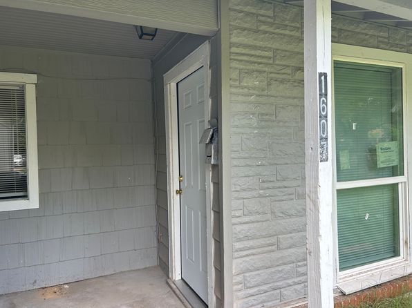 1607 Walton Walker Dr