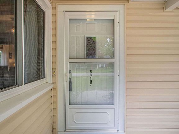 3rd image of 68197 Clunette St