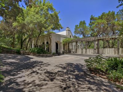 990 Live Oak Cir, West Lake Hills, TX, 78746