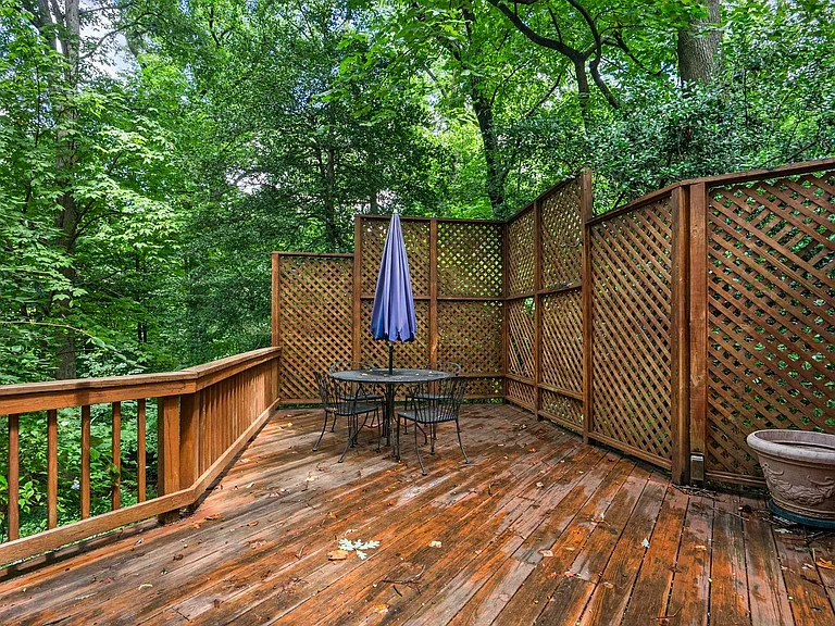 110 Devon Ct — Photo 37
