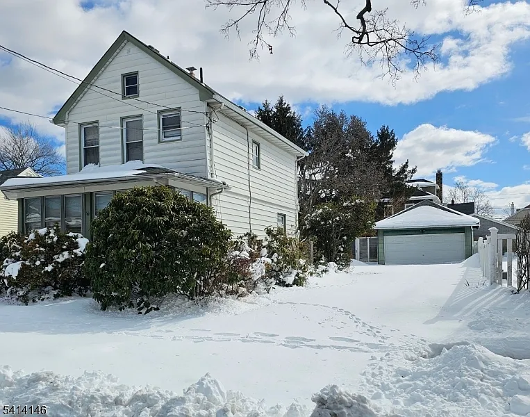 215 W 2Nd St photo 1