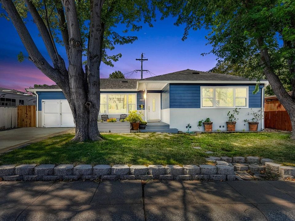1st image of 2211 Teakwood St