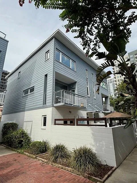 343 4th Ave S
