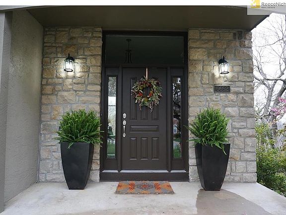 Stone entry w/large porch