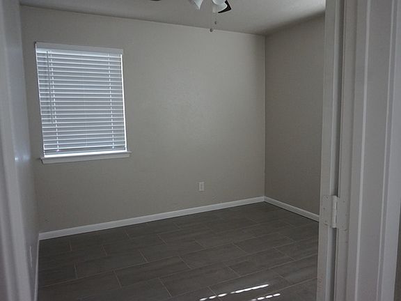 5th image of 2917 NW 22nd St