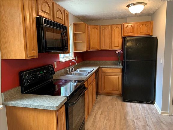 4th image of 139 Woodlands